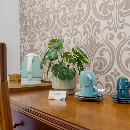 Bed & Breakfast I Am La And *